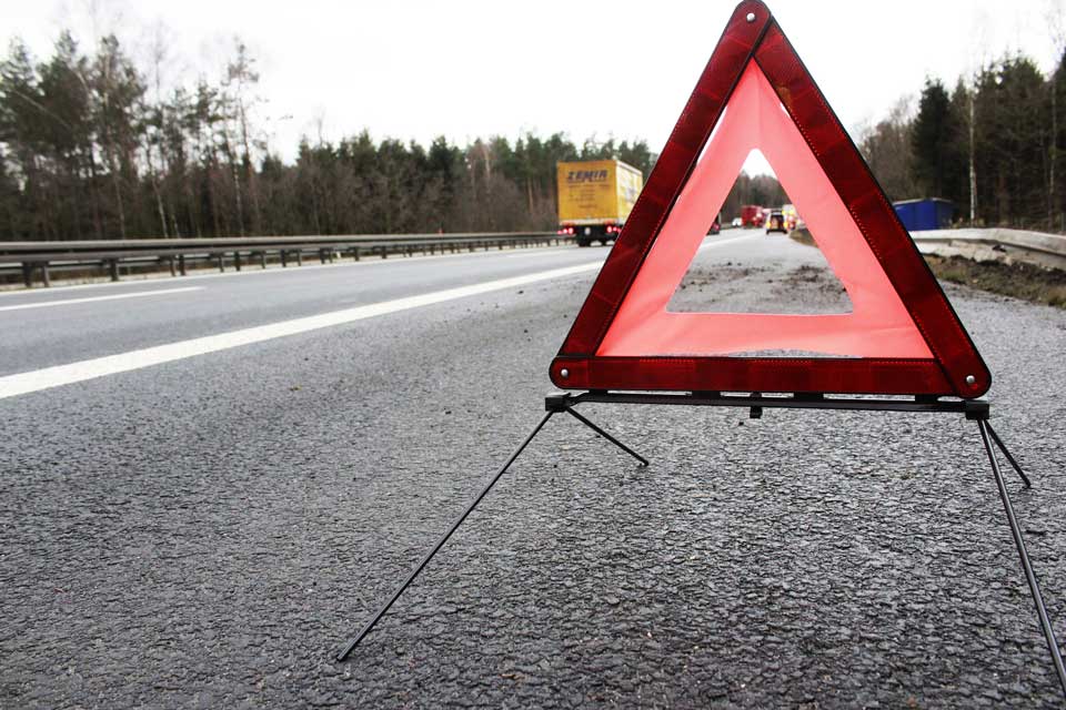 15 Essential Tools for Emergency Car Repairs - Warning Triangle 960px