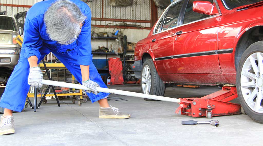 Different Vehicle Jacks and How to Use Them Properly PA Auto Inspection